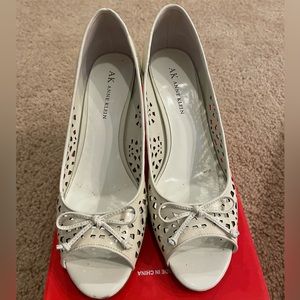 AK Anne Klein ivory wedge heel